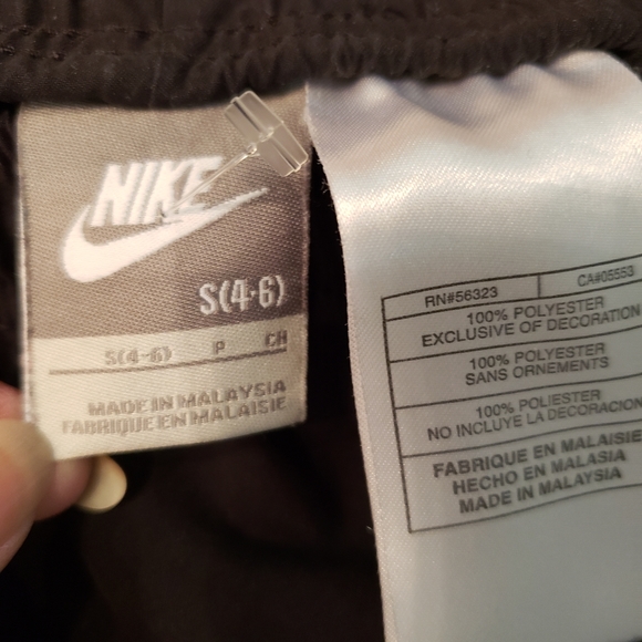 Cute Nike jogger pants, very soft capri length, great condition. Size small. - Picture 4 of 7